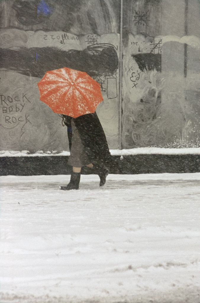 Red-Umbrella-1958.jpg - Saul  Leiter