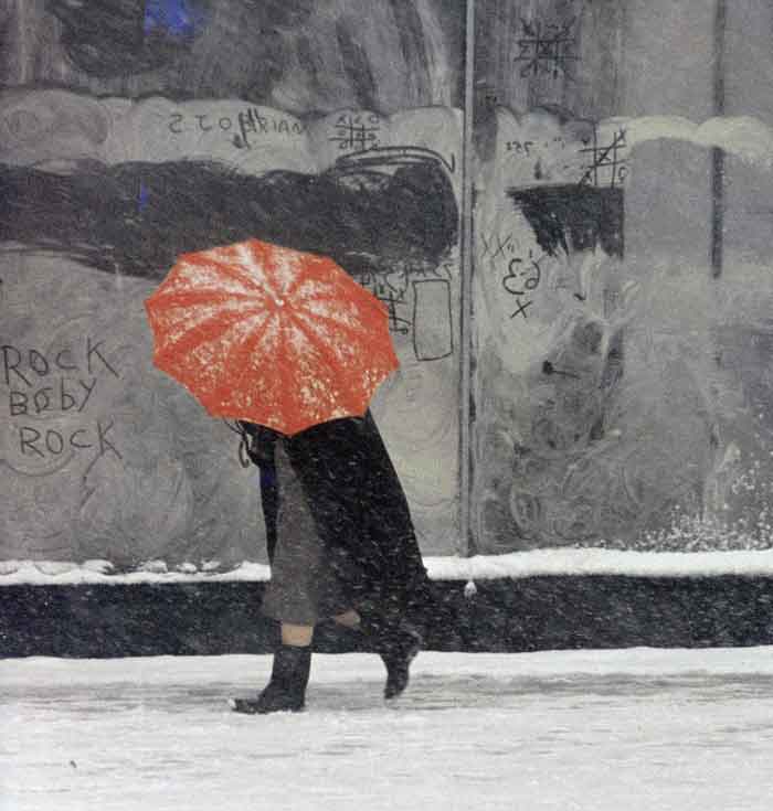 saul-leiter-red-umbrella-1958.jpg - Saul  Leiter