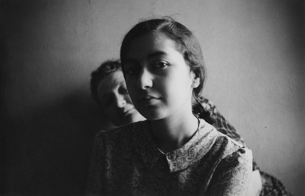Debra and Regina, c.1948-b.jpg - Saul  Leiter
