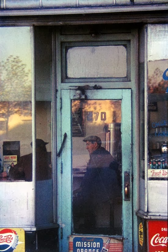 Daily Life in the 1950's by Saul Leiter (9).jpg - Saul  Leiter